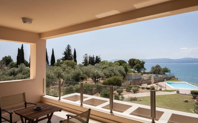 Eretria Luxurious Seafront Villa
