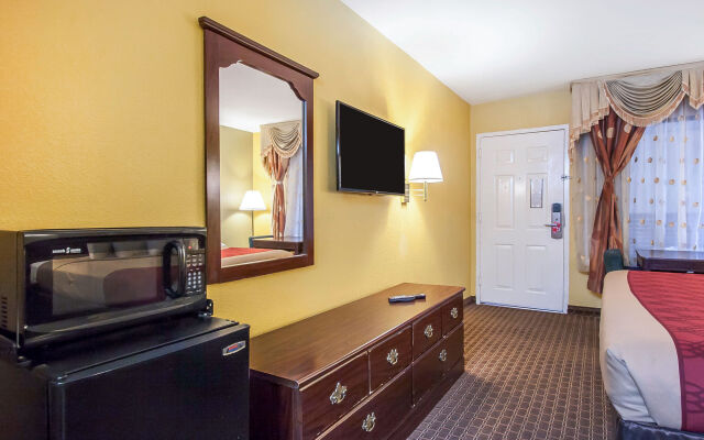 Econo Lodge Inn & Suites Murfreesboro Shopping District