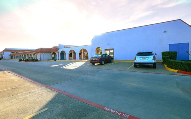 Motel 6 Longview, TX - North