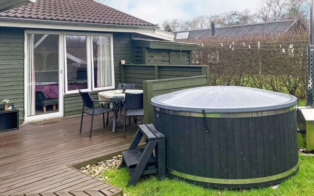 6 Person Holiday Home in Hemmet