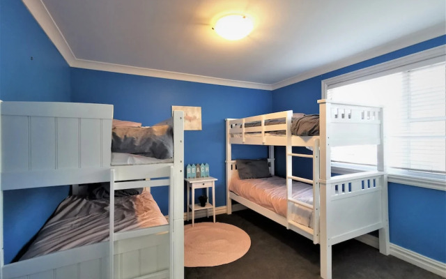 Comfy 4 Bedroms Corner House