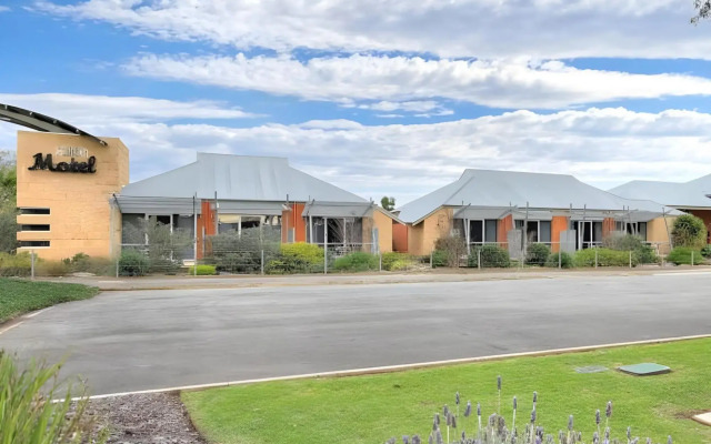 Strath Motel