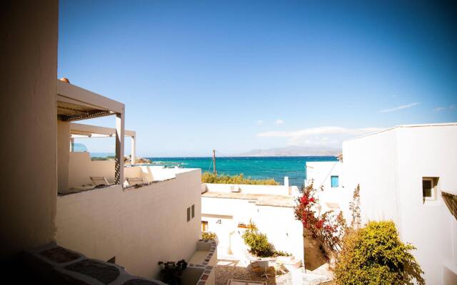 Iria Beach art hotel