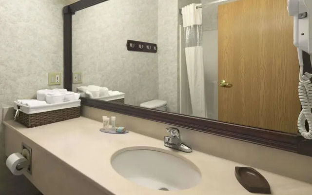 Travelodge and Suites Fargo/Moorhead