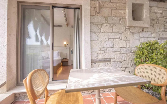 June Alaçatı (+15 Adult only)