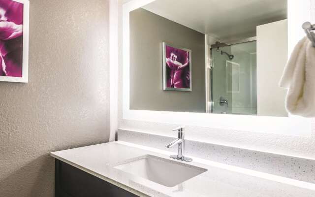 La Quinta Inn & Suites by Wyndham Cincinnati Sharonville