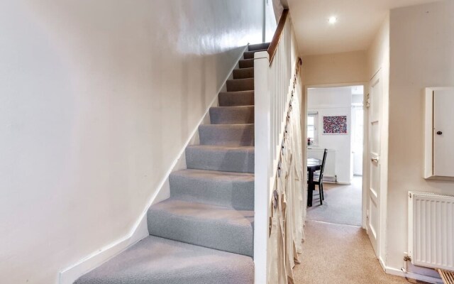 West London 3 bed Home Next to the River!