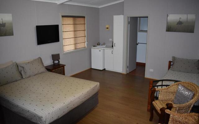 Parry Creek Farm Tourist Resort & Caravan Park