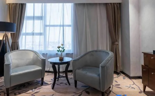 Grey Whale Smart Hotel (Baoding Train Station)