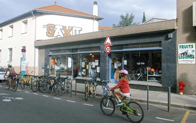 Nicolas III, parking privé, Netflix, balcon