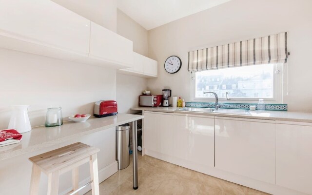 Bright & Modern 2bed in Earls Court