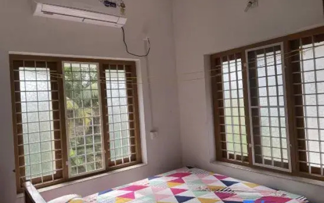 Full AC 4bhk townhouse, 10 mins from airport