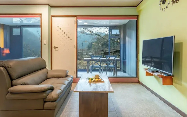 Gapyeong Poin Poolvilla Pension