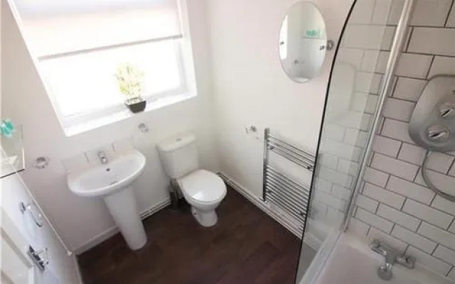 Diamond - Trent Apartment