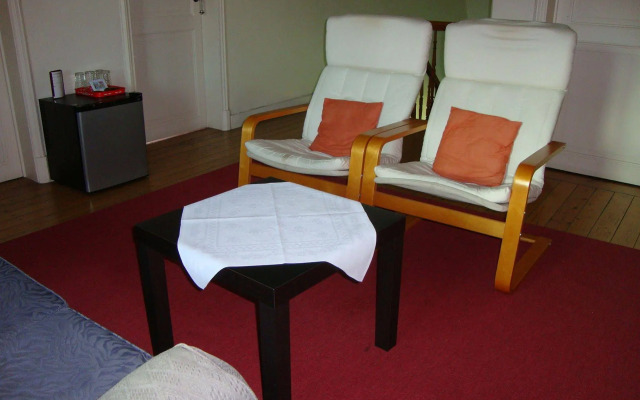 Fine Fleur Bed & Breakfast