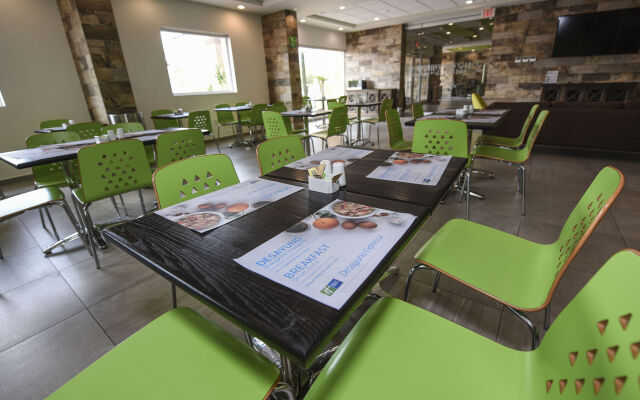 Holiday Inn Express & Suites Celaya by IHG