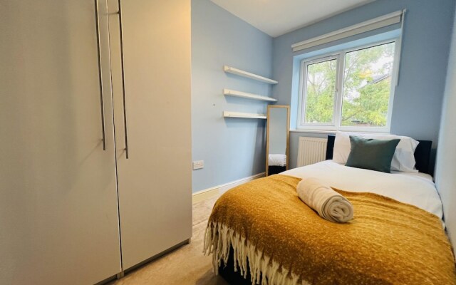 Charming 3-bed House in Levenshulme, Manchester