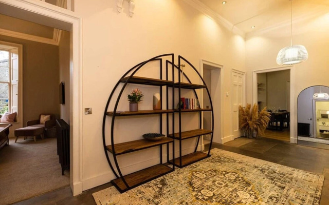 Beautiful Three Bedroom Georgian Home in Edinburgh