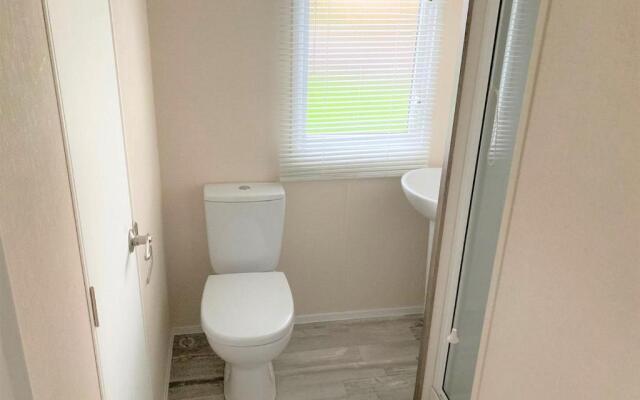 3 Bedroom Modern Caravan Sleeps up to 8