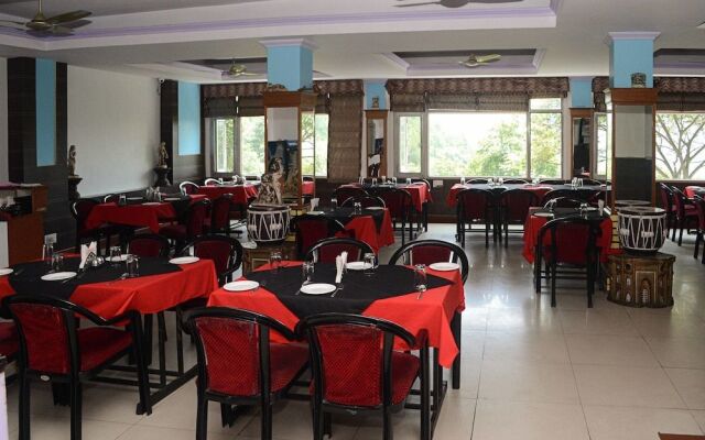 OYO 22122 Hotel Falcon Crest