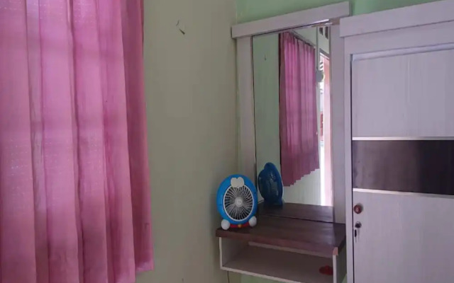 SPOT ON 93005 Berkah Kedawung Syariah Near Fakultas Farmasi Universitas Muhammadiyah Ahmad Dahlan Cirebon