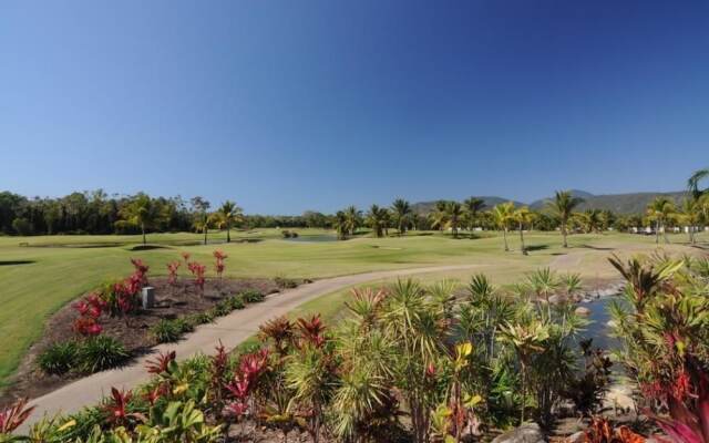4 Cascade Luxury House on Fairway