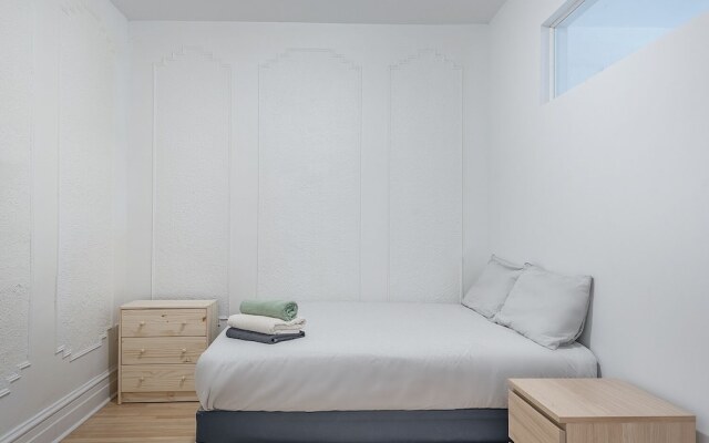 5221 St Urbain