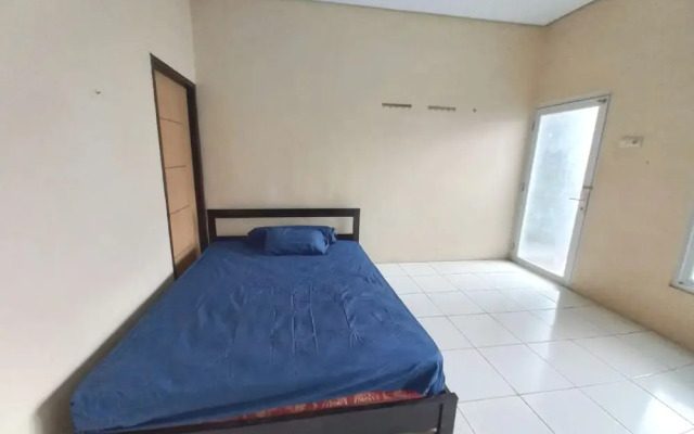 OYO LIFE 93634 Penginapan D'palinggihan Syariah