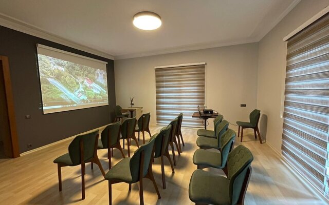 Feel & Live Hotel Villas Restaurant