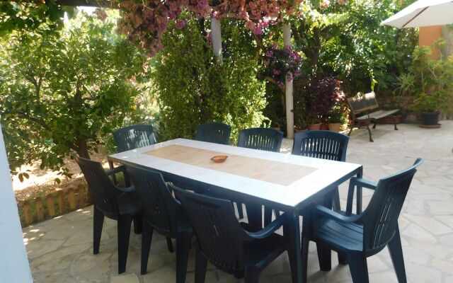 Spacious Villa Ideal Families and Groups
