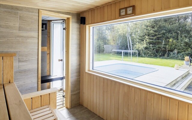 10 Person Holiday Home in Vaeggerlose