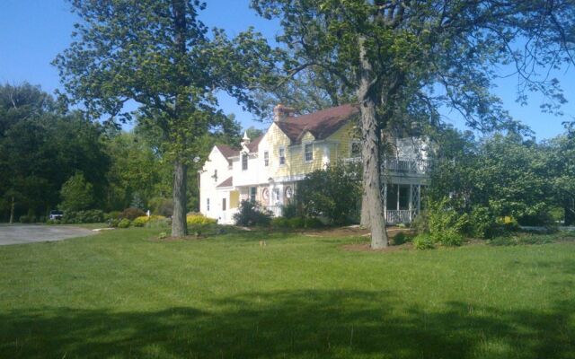 HideAway Country Inn