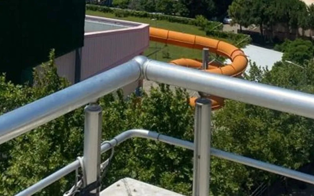 Kırmızı Beyaz Apart