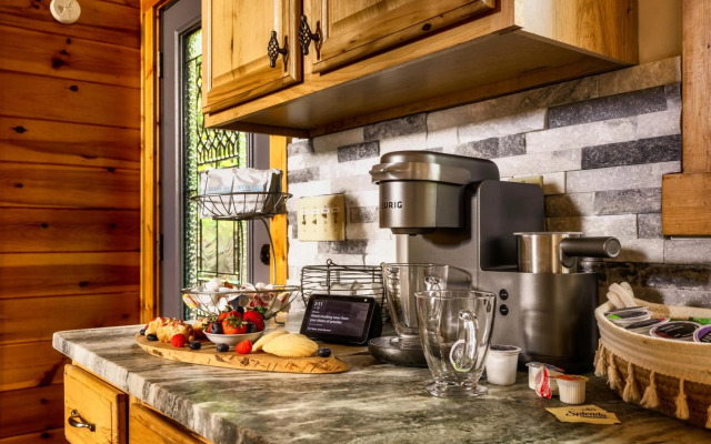 3-MasterSuites-GorgeousViews-GameRm-HotTub-Gburg7min-Ober5min-Bears!