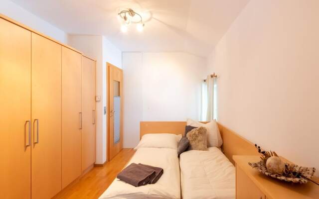 Exclusive Panoramic Apartment in Niedernsill