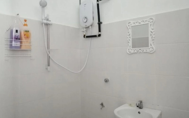 Beautiful Double Room With Ac in Kuching Center