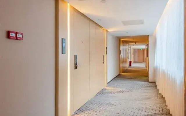 Yuyue E-sports Hotel (Yantang Tianpingjia Subway Station Branch)