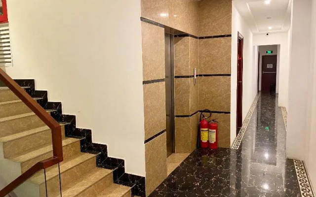 Spring Hotel by ZUZU