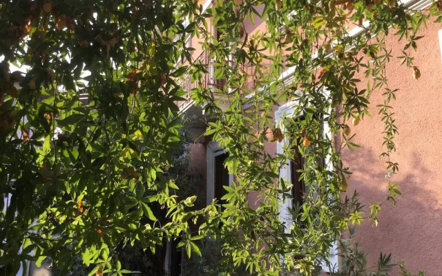 "room in Guest Room - Camera In Antica Corte Milanese"