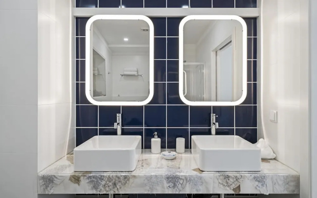 Drapes Design Apartments I by An Island Apart