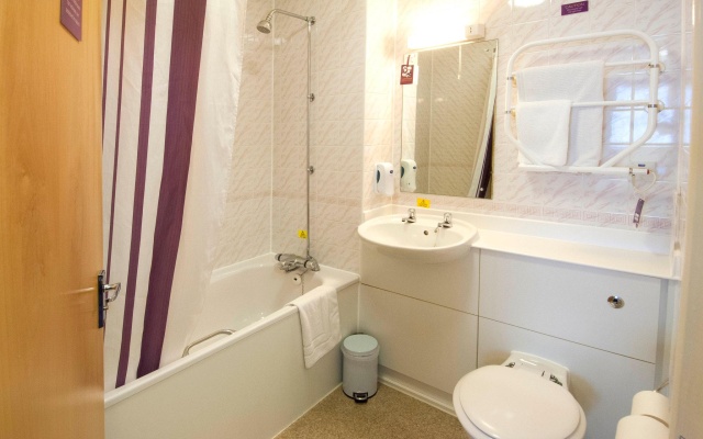 Premier Inn London Gatwick Airport A23 - Image 4