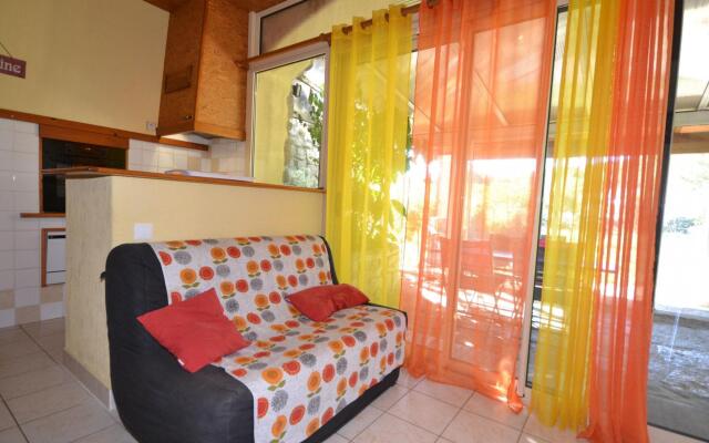 Amazing apartment in Lanas with large garden
