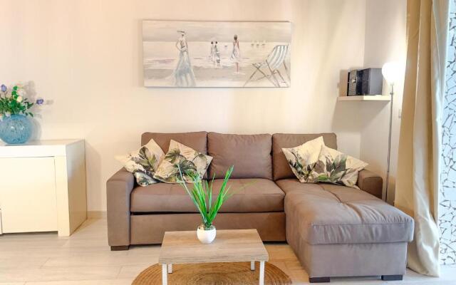 Athena Sea front Apartment, Parking & Pool