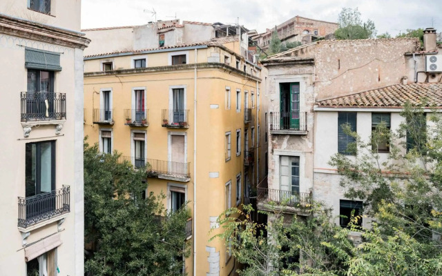 Revitalized Downtown Apartment in Historical Building