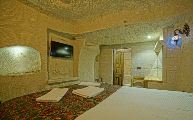 Zeus Cave Suites