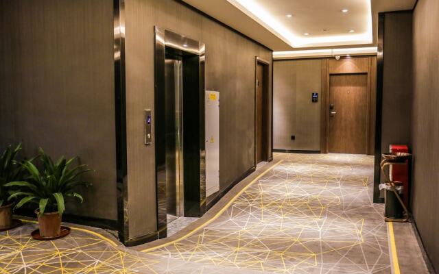CHEERMAY HOTELS (Guangzhou Pazhou Exhibition Center Chigang Metro Station)