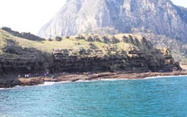 Jeju Sanbangsan Tansan Oncheon Pension