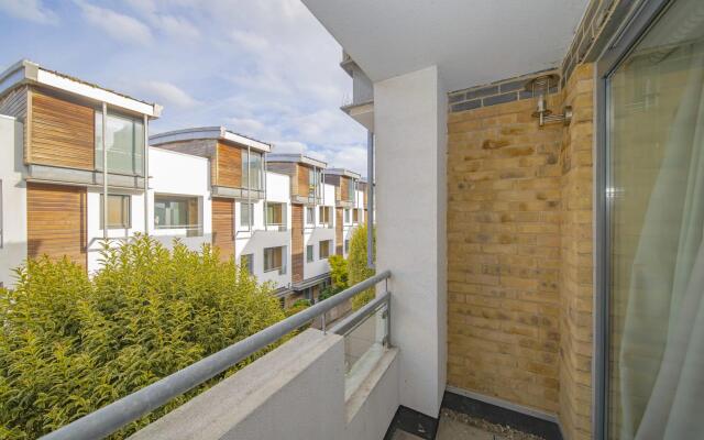 SLEEP 8  Morden 4bed TOWNHOUSE NEXT TO BRIGHTON STATION