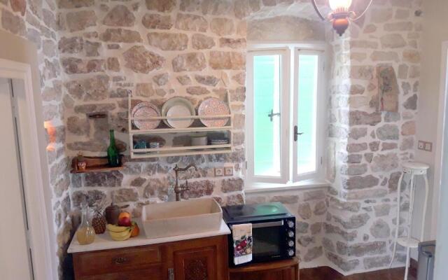 1836 Traditional House