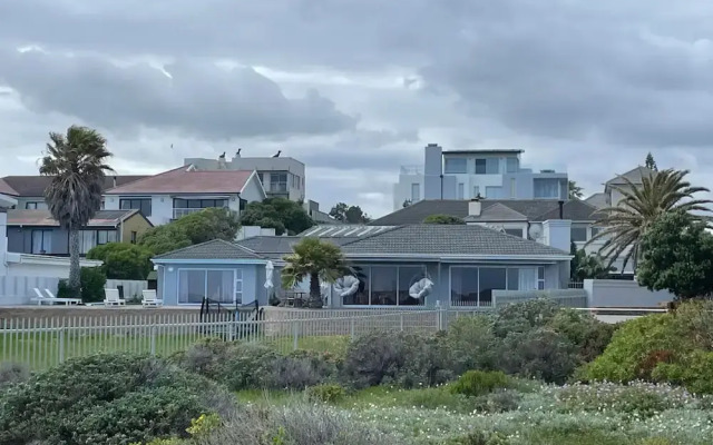 Beachfront, Private Pool, Pizza Oven, Pool Table, Fast Internet, Family Friendly